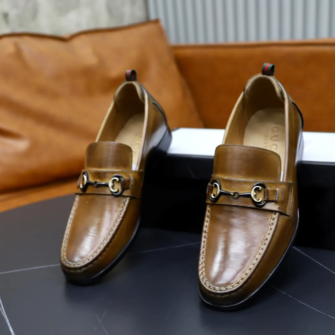 Men's shoes: 250🙅‍♂️🙅‍♂️🙅‍♂️Niuli Brand: GUCCI Size: 38-44 (45 can be customized) Level: Counter classic Material: Original soft cowhide upper Comfortable cowhide lining Original lightweight outsole Style category: Business casual footwear Driving leather shoes Color: Actual picture color